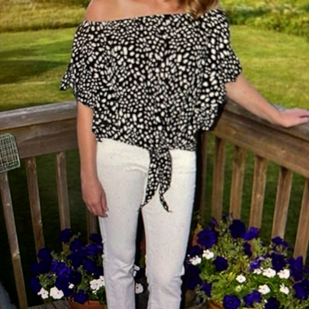off shoulder beach cover up / blouse. NWT BLACK WHITE SPOTTED - summer breeze - Picture 3 of 7